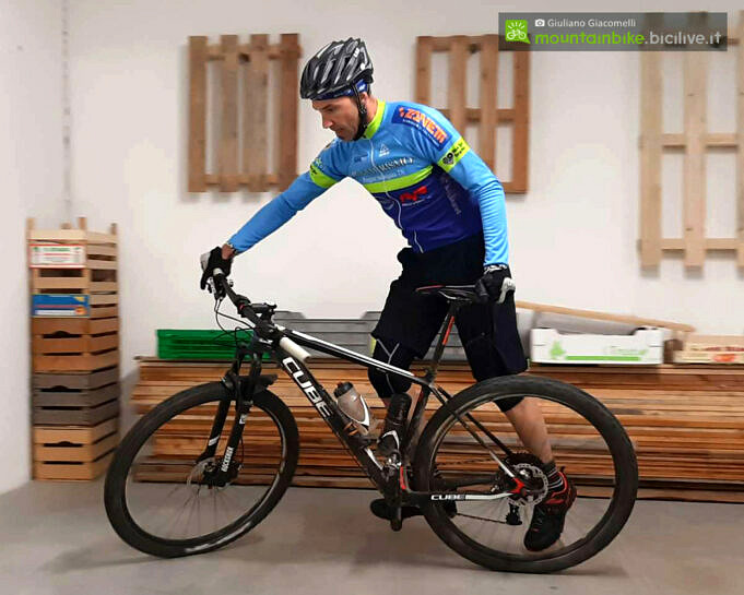 Bicicletta Da Allenamento Per Ciclismo Indoor BARWING Valutata E Recensita